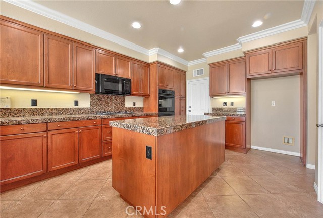 Detail Gallery Image 17 of 52 For 27368 Pumpkin St, Murrieta,  CA 92562 - 5 Beds | 3 Baths