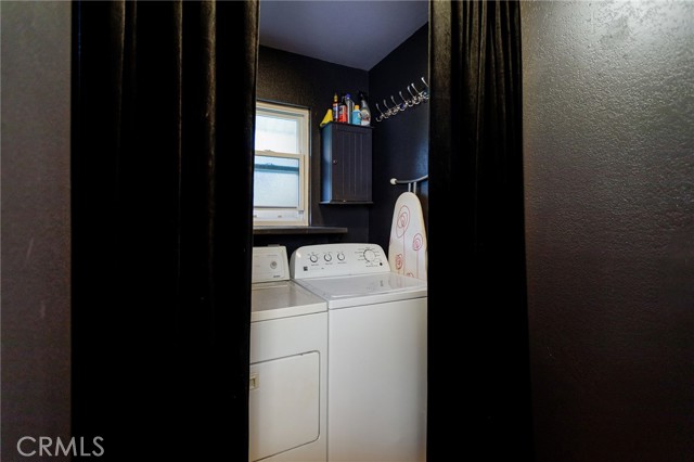 Detail Gallery Image 16 of 46 For 453 Davos, Crestline,  CA 92325 - 5 Beds | 2/1 Baths