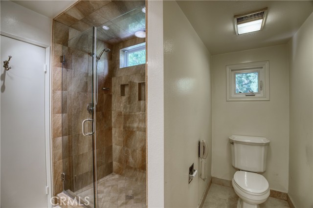 Detail Gallery Image 20 of 29 For 19946 Turnberry, Tarzana,  CA 91356 - 4 Beds | 2/1 Baths
