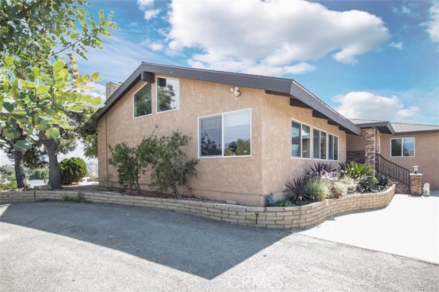 Detail Gallery Image 2 of 52 For 18855 Consul, Corona,  CA 92881 - 4 Beds | 4/1 Baths