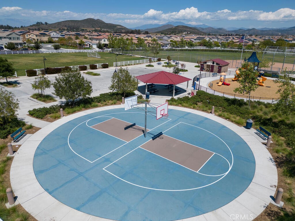 https://media.crmls.org/medias/69b2d9c6-9ce0-469b-b336-9eb815acd1aa.jpg?preset=X-Large