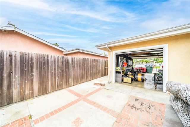 Detail Gallery Image 22 of 24 For 9611 Albacore Dr, Huntington Beach,  CA 92646 - 4 Beds | 2 Baths