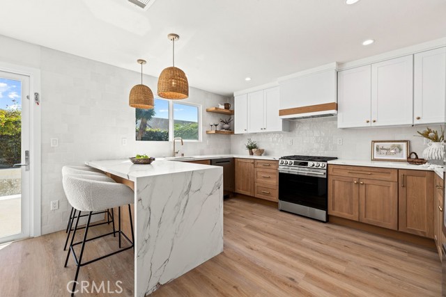 Detail Gallery Image 8 of 43 For 937 Carnation, Costa Mesa,  CA 92626 - 5 Beds | 3 Baths