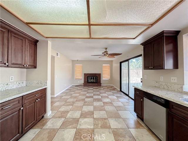 39360 Longhorn Court, Palmdale CA: https://media.crmls.org/medias/69b5c3cf-7dd4-482f-8d66-22891f1d8333.jpg