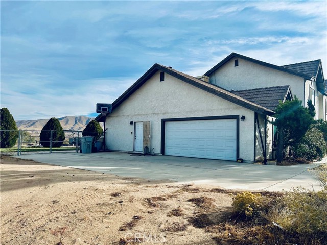 Detail Gallery Image 2 of 28 For 9925 Choiceana Ave, Hesperia,  CA 92345 - 5 Beds | 3/1 Baths