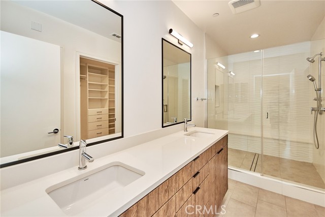1050 N Joels Place, Los Angeles CA: https://media.crmls.org/medias/69b76c9b-b09a-4fab-87d6-31cbcc803dc9.jpg