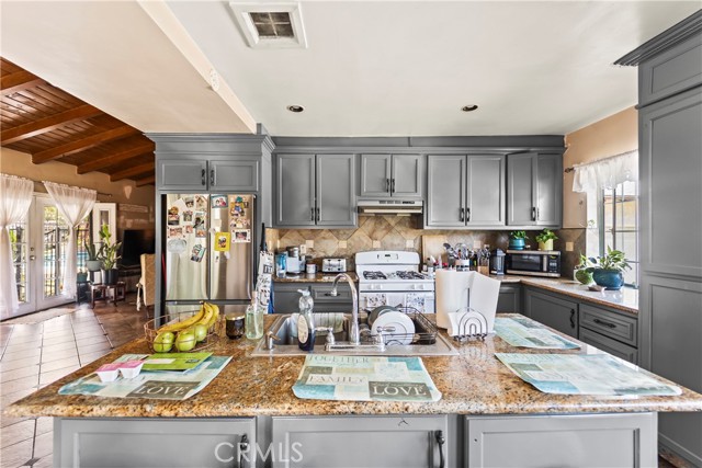 Detail Gallery Image 17 of 31 For 822 Corona, Corona,  CA 92879 - 3 Beds | 2 Baths