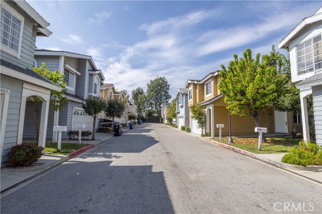 Detail Gallery Image 3 of 34 For 9155 Noble, North Hills,  CA 91343 - 4 Beds | 3 Baths