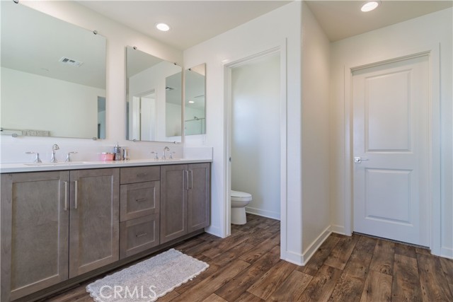 Detail Gallery Image 20 of 27 For 15755 Parry Peak Dr, Fontana,  CA 92336 - 6 Beds | 3/1 Baths