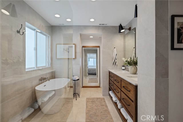 1111 Manhattan Ave, Hermosa Beach CA: https://media.crmls.org/medias/69bacaef-fa83-4ae9-b4b6-79d398f96fdc.jpg