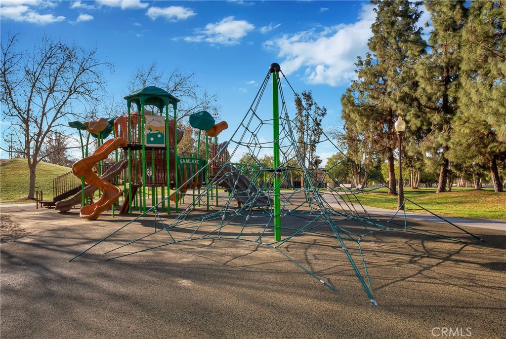 https://media.crmls.org/medias/69bb2f1e-ecfa-4e4c-a53e-12fc650038ac.jpg?preset=X-Large
