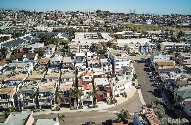 Detail Gallery Image 49 of 51 For 122 Manhattan Ave, Hermosa Beach,  CA 90254 - 3 Beds | 3/1 Baths