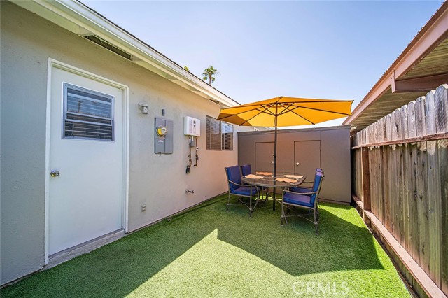 10230 Disney Circle, Huntington Beach CA: https://media.crmls.org/medias/69bb34bf-5b25-4030-a782-63c0b8657316.jpg