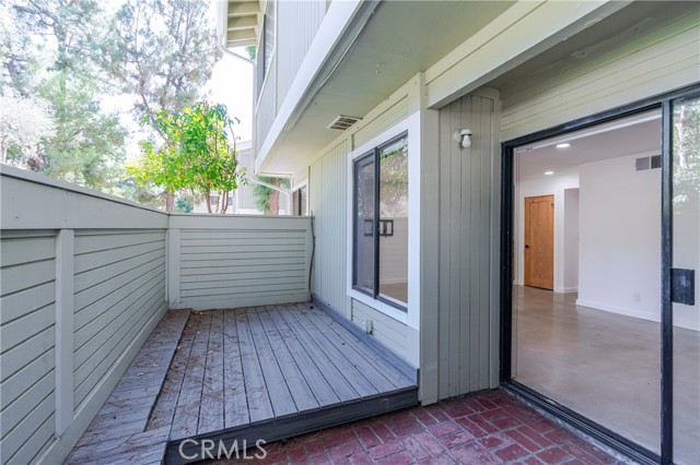 22139 burbank, Woodland Hills CA: https://media.crmls.org/medias/69bb8014-f30d-4d04-82f9-b483aa1824e4.jpg