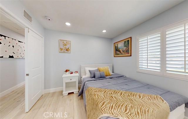 Detail Gallery Image 13 of 32 For 17891 Caledonia Cir, Huntington Beach,  CA 92647 - 5 Beds | 3/2 Baths