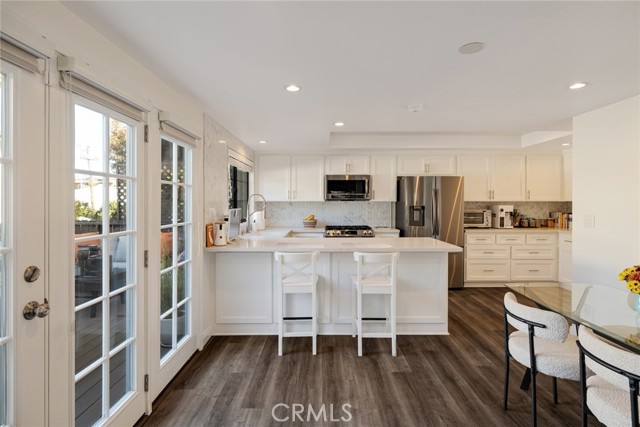 Detail Gallery Image 14 of 36 For 240 S Broadway #2,  Redondo Beach,  CA 90277 - 3 Beds | 2/1 Baths