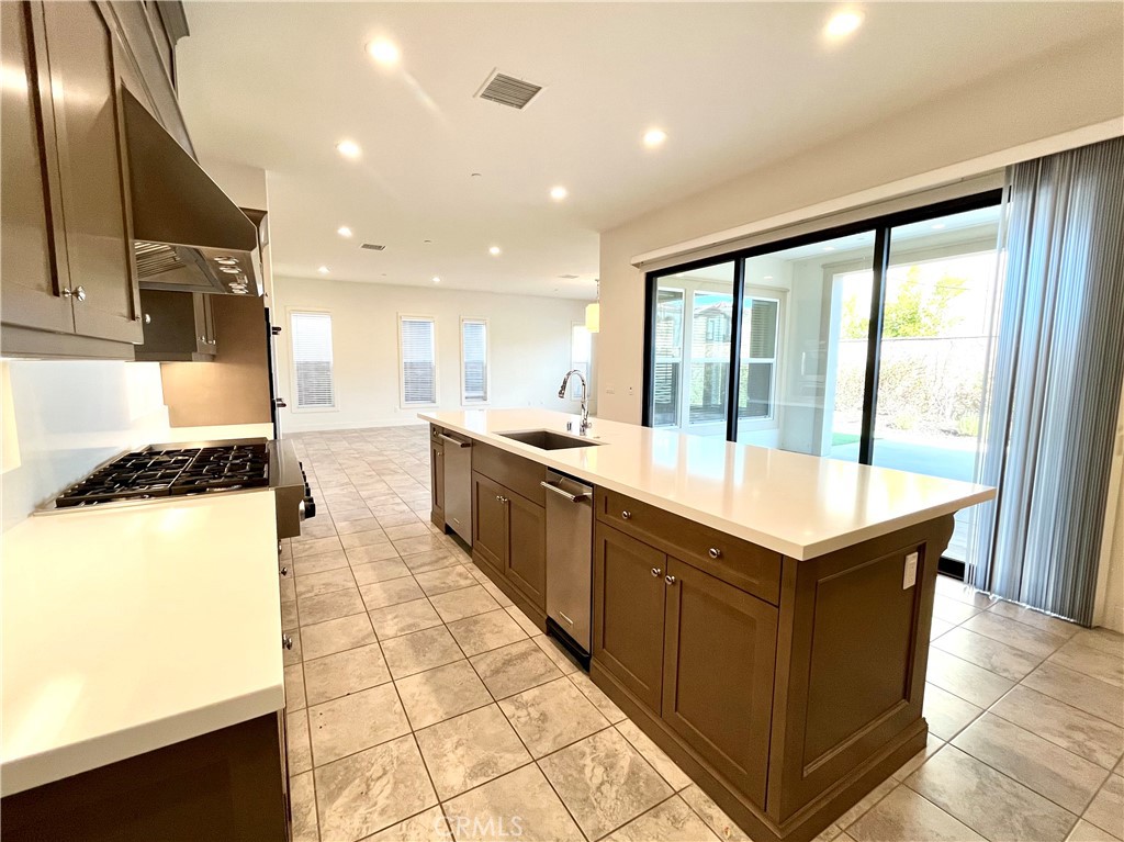 https://media.crmls.org/medias/69bc4e2e-8239-46d7-9247-3297857e46fa.jpg?preset=X-Large