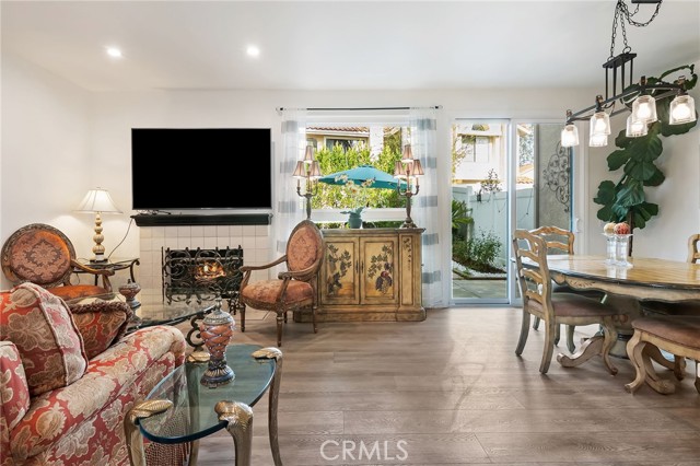 Detail Gallery Image 3 of 43 For 4827 Matteo, Oak Park,  CA 91377 - 3 Beds | 3 Baths