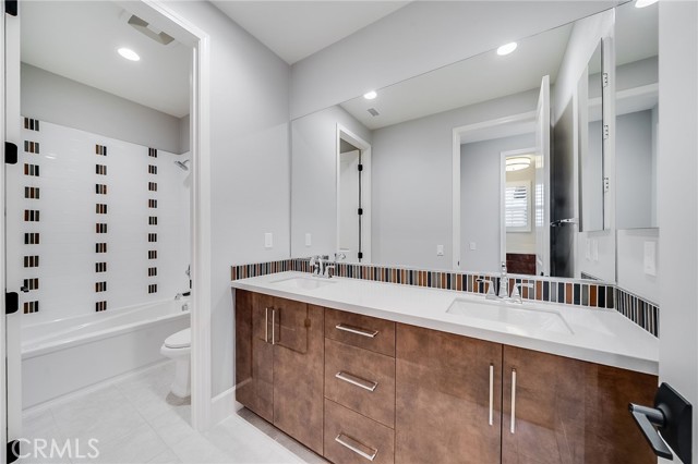 Detail Gallery Image 36 of 45 For 212 Parkwood, Irvine,  CA 92620 - 4 Beds | 4/1 Baths