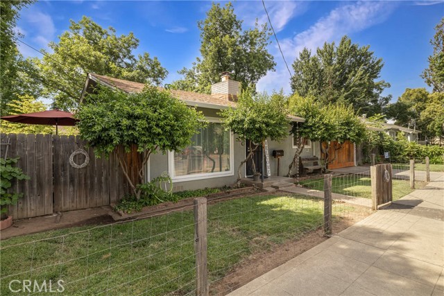 Detail Gallery Image 3 of 45 For 401 W 6th Ave, Chico,  CA 95926 - 2 Beds | 1 Baths