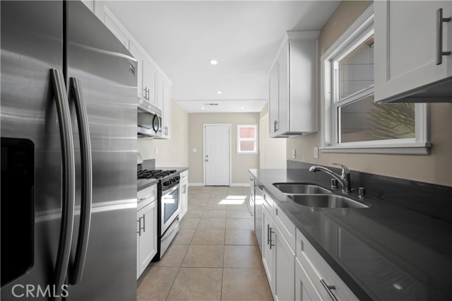 7736 Bellaire Avenue, North Hollywood CA: https://media.crmls.org/medias/69bf8a62-fb7b-4217-924c-bffd689e42a7.jpg