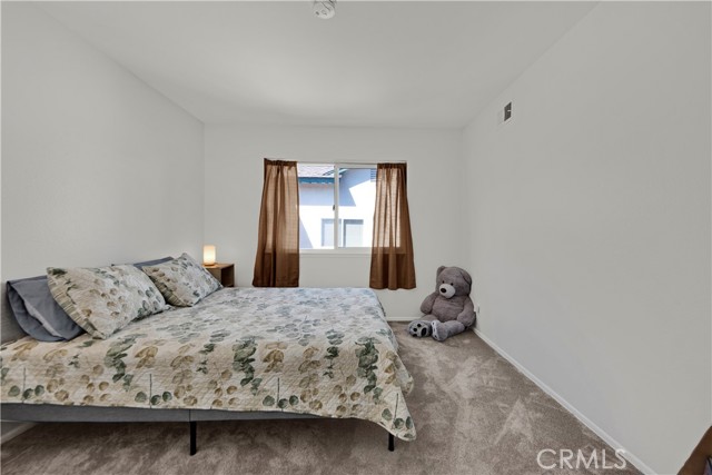 Detail Gallery Image 23 of 40 For 23706 Mill Valley Rd, Valencia,  CA 91355 - 5 Beds | 2/1 Baths