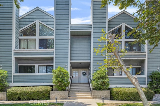 Detail Gallery Image 1 of 33 For 5835 Etiwanda Ave, Tarzana,  CA 91356 - 2 Beds | 2/1 Baths
