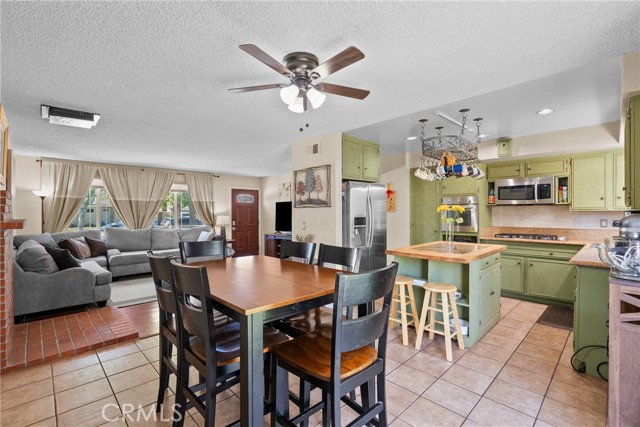 19853 Drasin Drive, Canyon Country CA: https://media.crmls.org/medias/69c14d18-83e0-42e9-911d-7d070f2e124f.jpg