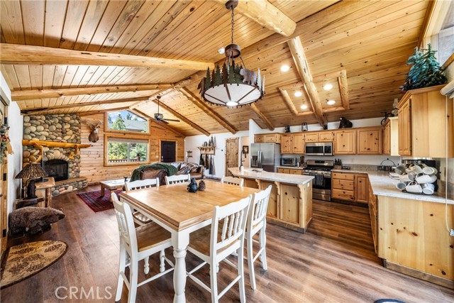 Detail Gallery Image 18 of 50 For 42728 Timberline, Big Bear Lake,  CA 92315 - 3 Beds | 3/1 Baths