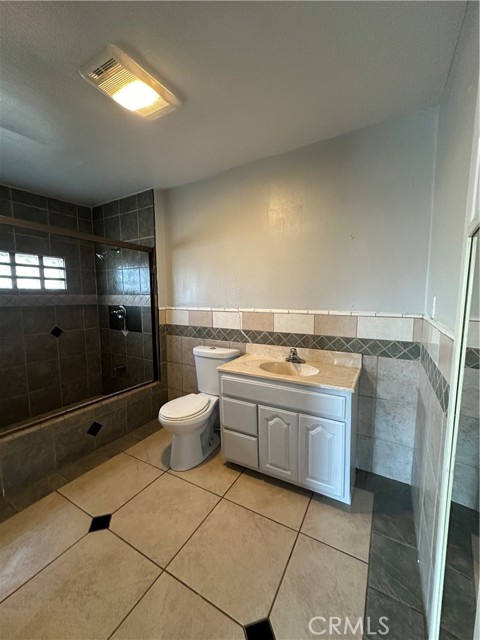 Detail Gallery Image 12 of 24 For 125 Sparks St, Bakersfield,  CA 93307 - 3 Beds | 2 Baths