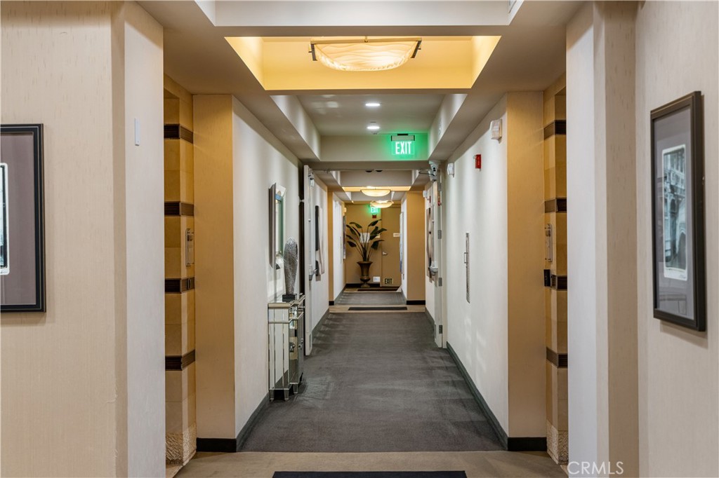 https://media.crmls.org/medias/69c3cefd-4985-4121-95ce-df6f76220812.jpg?preset=X-Large