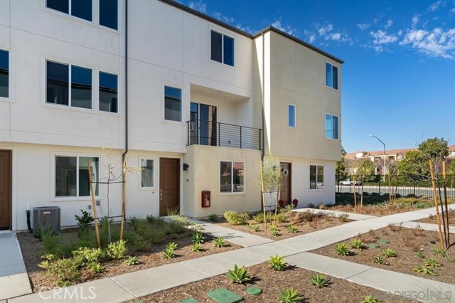 Detail Gallery Image 2 of 29 For 5464 Seacliff Pl #25,  San Diego,  CA 92154 - 4 Beds | 3/1 Baths