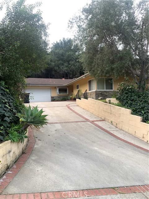 Detail Gallery Image 2 of 6 For 1918 Calafia St, Glendale,  CA 91208 - 3 Beds | 2 Baths