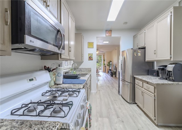 Detail Gallery Image 4 of 24 For 2538 W Macarthur Bld #117,  Santa Ana,  CA 92704 - 2 Beds | 2 Baths