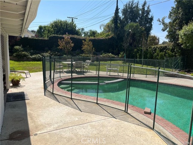 Detail Gallery Image 18 of 20 For 5341 Dubois Ave, Woodland Hills,  CA 91367 - 4 Beds | 2/1 Baths