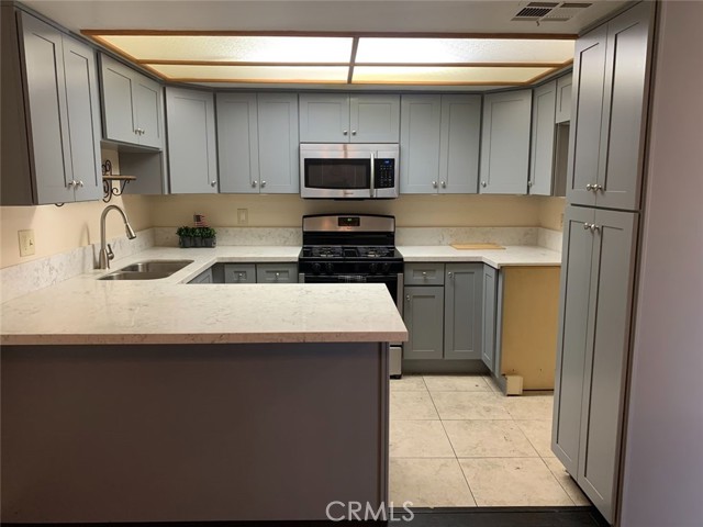 Detail Gallery Image 4 of 11 For 24113 Fir, Moreno Valley,  CA 92553 - 3 Beds | 2 Baths