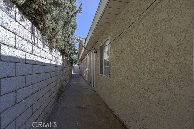 Detail Gallery Image 34 of 44 For 19314 Valerio St, Reseda,  CA 91335 - 6 Beds | 4/1 Baths