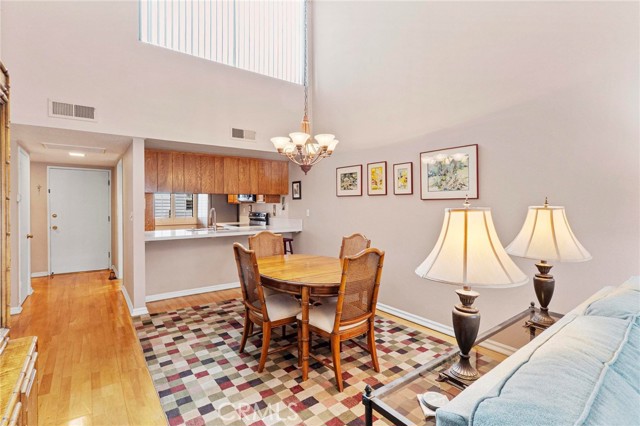 Detail Gallery Image 5 of 35 For 11922 Heritage, Downey,  CA 90241 - 2 Beds | 2 Baths