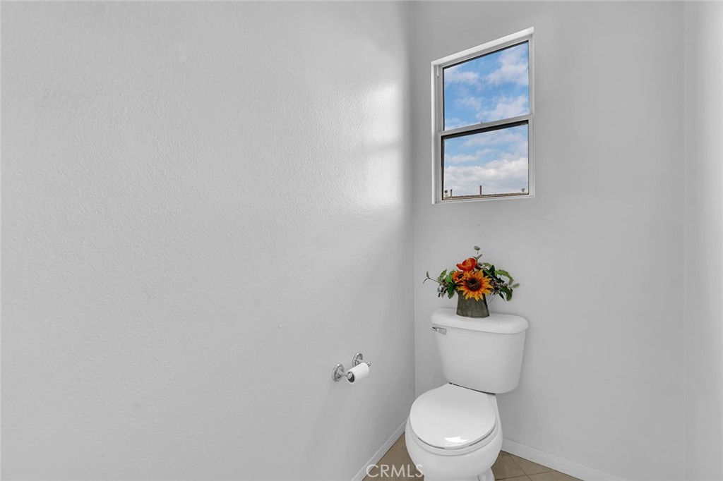 https://media.crmls.org/medias/69c7d864-b89e-4711-898f-f339cf0c791a.jpg?preset=X-Large