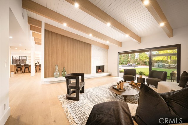 18839 La Amistad Place, Tarzana CA: https://media.crmls.org/medias/69c80200-af8b-49d4-b4d4-ece8ef1b7375.jpg