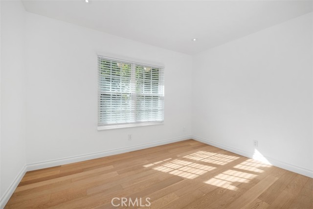 MLS #OC25265642 image #9