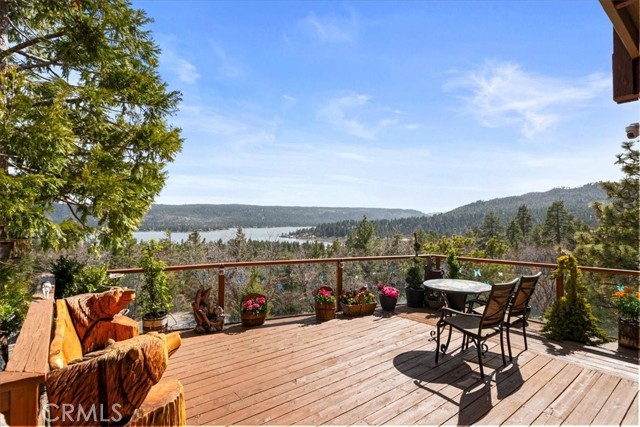 Detail Gallery Image 7 of 38 For 1285 Ridge Rd, Fawnskin,  CA 92333 - 3 Beds | 2 Baths