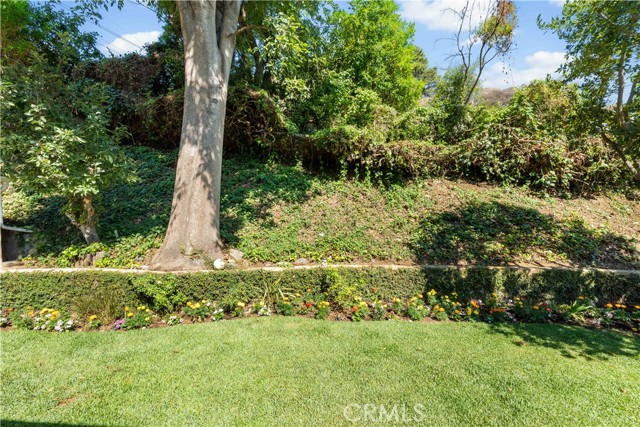 Detail Gallery Image 23 of 33 For 3629 Loadstone Dr, Sherman Oaks,  CA 91403 - 3 Beds | 2 Baths