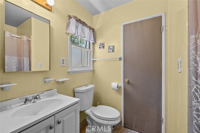 21041 Lanark Street, Canoga Park CA: https://media.crmls.org/medias/69c9ba1b-b4a4-42cc-ae88-8484ca11525e.jpg