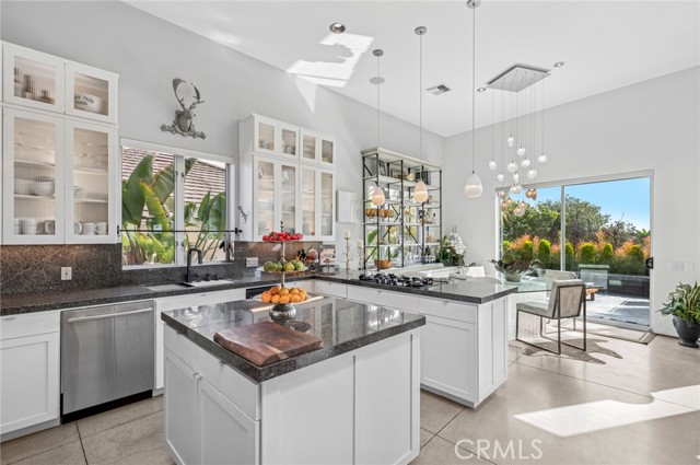 3251 Rimcrest Circle, Laguna Beach CA: https://media.crmls.org/medias/69c9bce2-176c-4ec3-8692-824c350e2f40.jpg