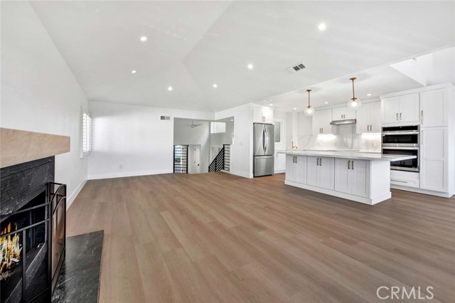 Detail Gallery Image 13 of 65 For 804 Gardenia, Corona Del Mar,  CA 92625 - 2 Beds | 2 Baths