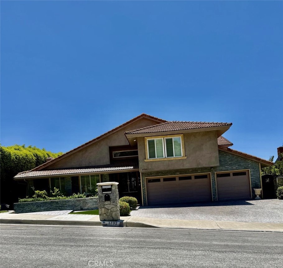 3732 E Longridge Drive