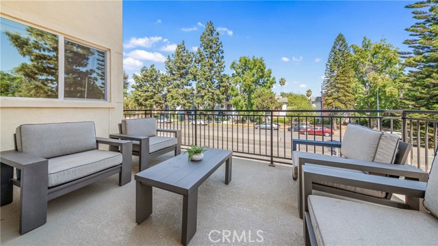 Detail Gallery Image 16 of 28 For 17158 Chatsworth St #2,  Granada Hills,  CA 91344 - 3 Beds | 2/1 Baths