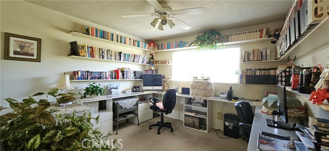 2242 Oak Crest Drive, Riverside CA: https://media.crmls.org/medias/69cc2bc2-0f3b-4495-949e-795b2885f426.jpg