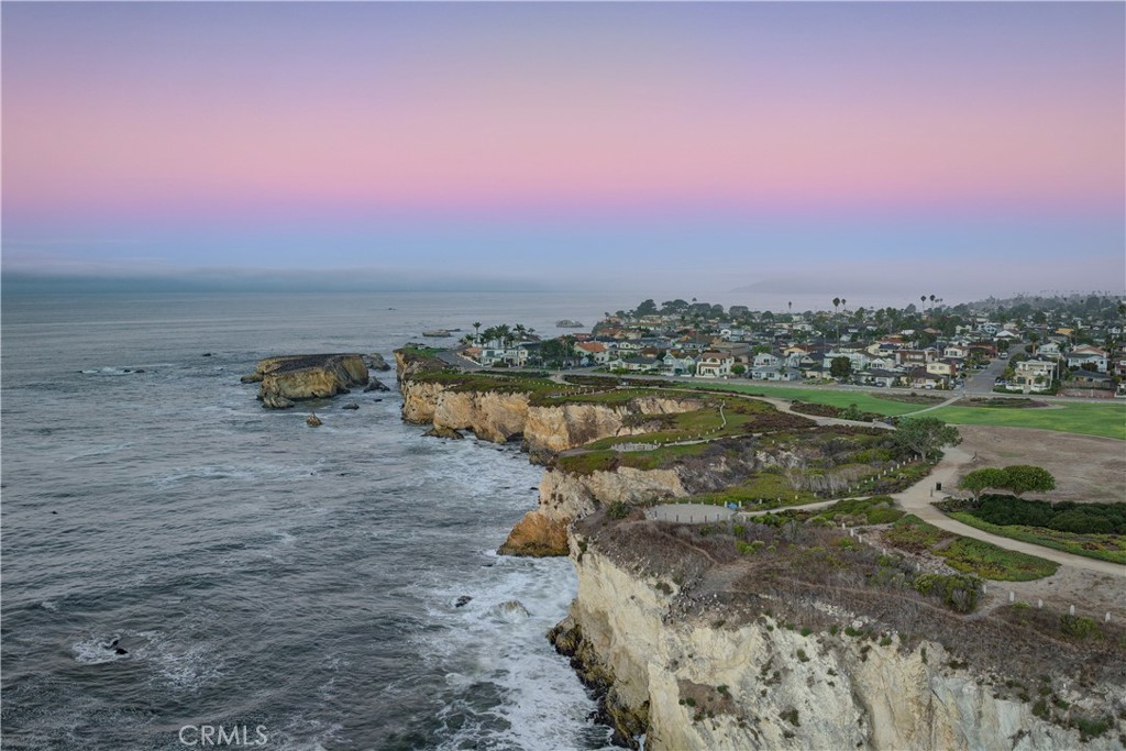 https://media.crmls.org/medias/69ccab70-90a9-43bc-937c-e5f12841ed43.jpg?preset=X-Large